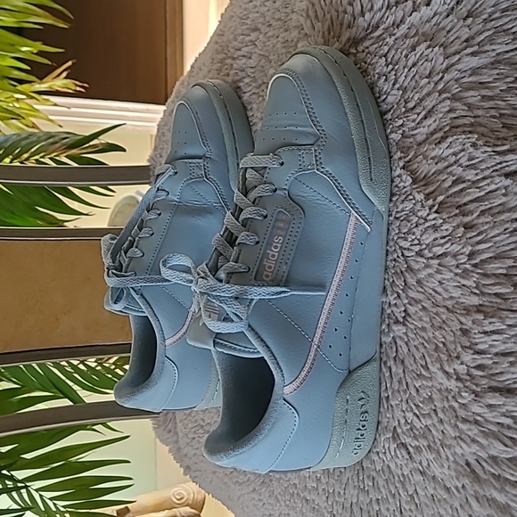 Adidas Men's Leather Sneakers ❤️ - Picture 2 of 9